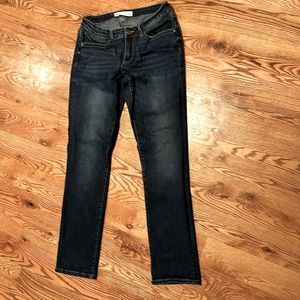 BKE Stella slim fit, low rise strait.